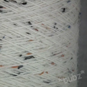 SOFT 4 PLY PURE WOOL YARN WITH NEP 200g CONE BLEACHED WHITE CREAM BROWN FLECK - Picture 1 of 2