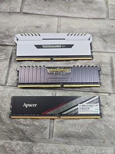 VENGEANCE RGB 24GB DDR4 3x8GB PC4 memoria desktop  - Foto 1 di 3