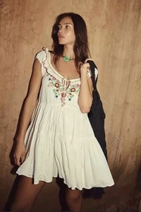 Nuevo FREE PEOPLE talla Mini Vestido S Celia Blanco Algodón Floral Bordado Túnica - Imagen 1 de 15