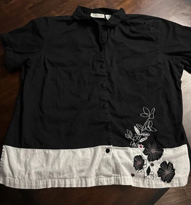 Manga curta floral branca/preta feminina grama limão 22w botão para cima - Imagem 1 de 4