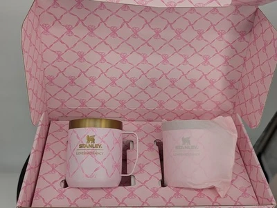 Nuevo Stanley 1913 X Love Shack Fancy Camp Taza 12oz Baby Bow Rosa Set de Regalo Caja 2 piezas Foto 1 de 4