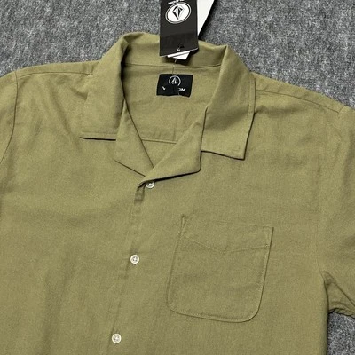 Volcom Button Up Shirt Mens Medium Green Camp Collar Pocket Short Sleeve New - Image 1 of 4
