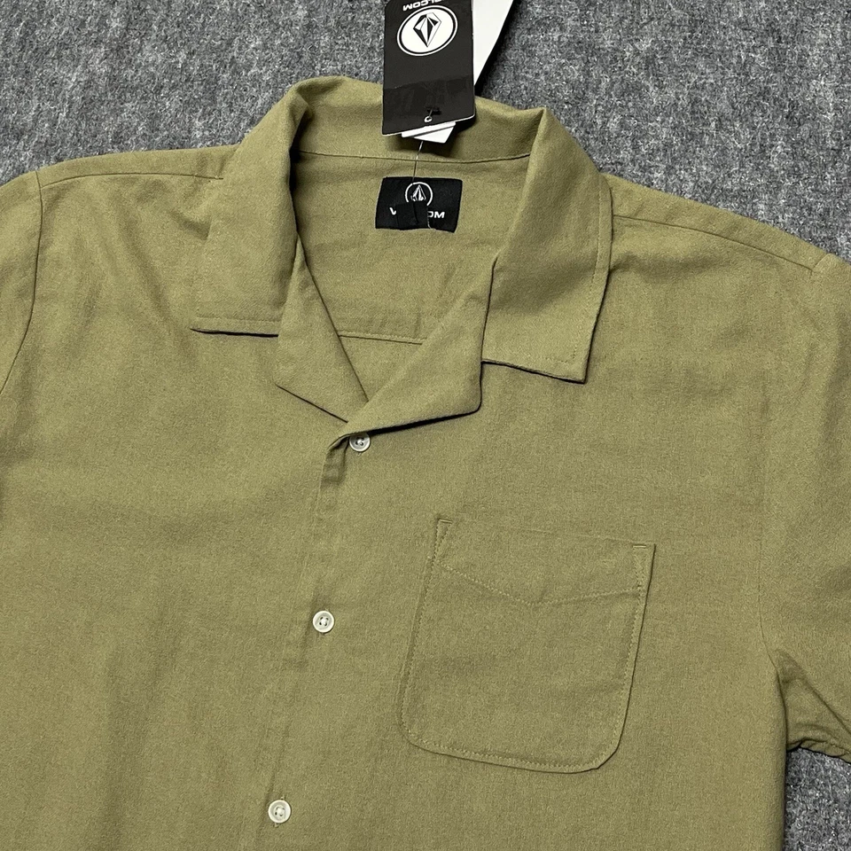 Volcom Button Up Shirt Mens Medium Green Camp Collar Pocket Short Sleeve New - Image 1 of 4