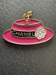 Chanel Reißverschluss Zugknopf Anhänger Fuchsia mit Gold Hut 30 mm - Bild 1 von 4