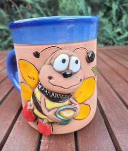 Keramik Tasse Blau 3D-Motiv Biene Maja & Honigkrug Deko-Tasse Handarbeit Bemalt  - Bild 1 von 5