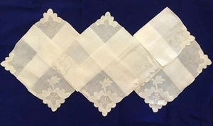 Pañuelos antiguos de lino vintage lote de 3 borde elevado flor-NUEVOS (antiguos (C21C49) - Imagen 1 de 12