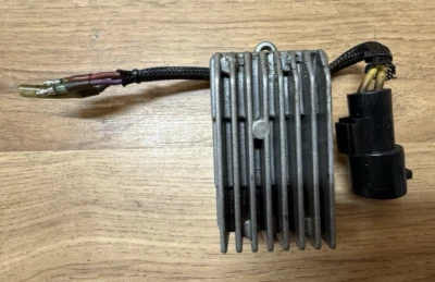 25 35 hp OMC Johnson Evinrude Rectifier Regulator 1996-2001 3 cylinder 0584890 - Image 1 of 4