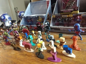 Zwei (2) Star Wars Droidables R2-D2 20+ Lights&Sounds NEU + 5 Metallfiguren ++++ - Bild 1 von 4