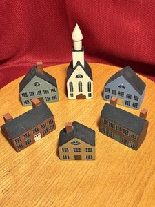 Americana Folkart vintage Handmade Wooden Village Bulidings Lot of 6 - Picture 1 of 13