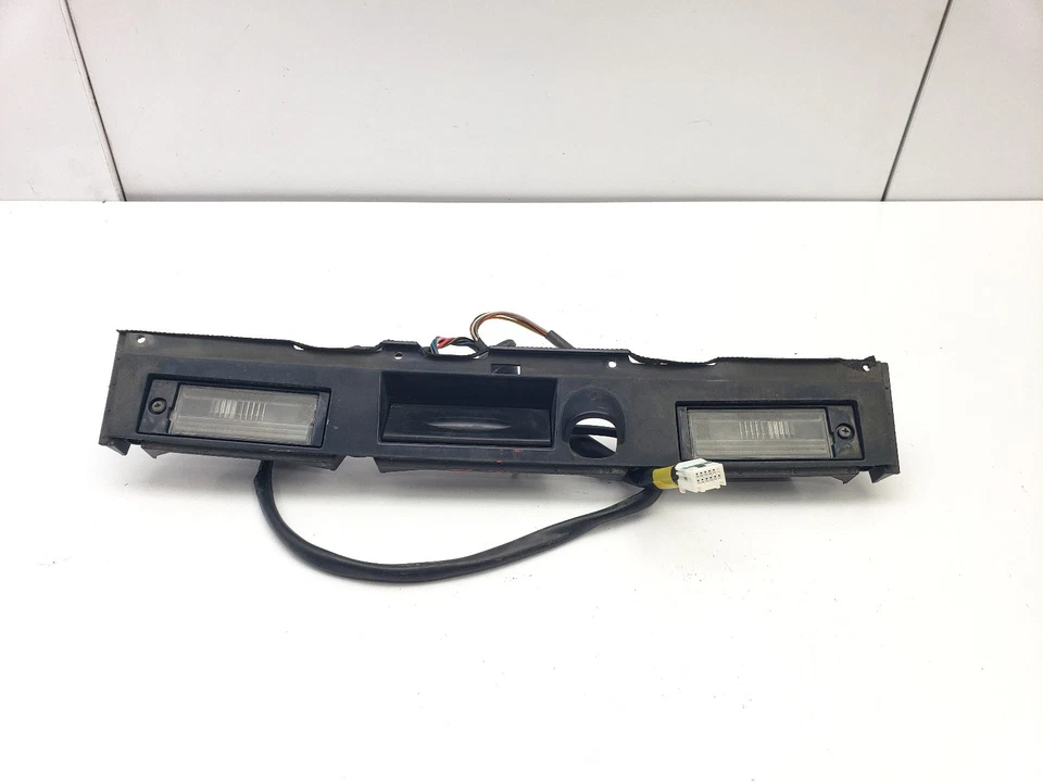 HYUNDAI TUCSON MK3 TL REAR NUMBER LIGHT LAMPS TRIM 92501-D3000 2018 - Image 1 of 4