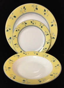 12 Pcs Total -Royal Doulton Blueberry China - 4 SETS of 3 Pc - Dinner/Salad/Soup - Picture 1 of 7