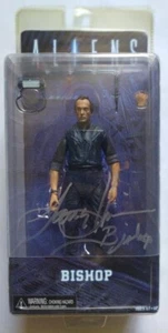 NECA Aliens Space Marine Bishop 7" Action Figure signed by Lance Hendrixsen - Picture 1 of 3
