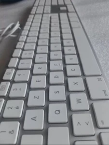 Taste +Clips Tastatur Apple A1314 A1255 Bluetooth A1243 A1242 kabelgebunden Offiziell - Bild 1 von 2