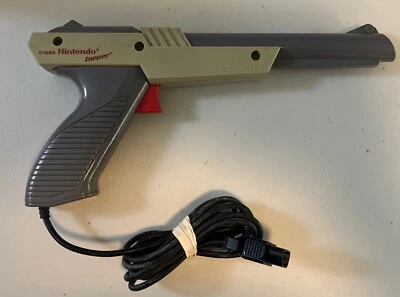 Original 1985 Nintendo NES Zapper Duck Hunt Gun NES-005 Gray - Image 1 of 2