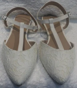 New Look Cream Lace Fabric Pointy T-Strap Flat Heel Shoes Size 5 - Picture 1 of 3