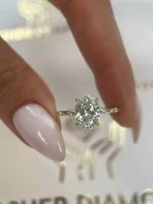 Anillo de boda solitario de diamantes cultivados en laboratorio de corte ovalado de 3,00 quilates de oro amarillo de 14 k Foto 1 de 4