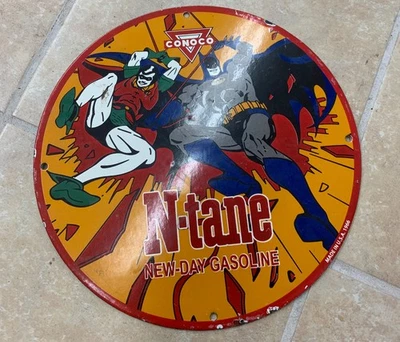 Винтажный фарфоровый знак Conoco Gasoline — знак Batman Robin Comic Gas Pump - Изображение 1 из 4