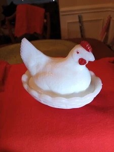 Vintage Mini Milk Glass Chicken Hen On Nest Covered Dish Red Comb - Picture 1 of 6