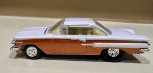 Chevy Impala Racing Champions '60 1960 dorado y blanco 1:64. #53 - Imagen 1 de 8