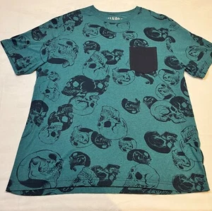Aces & Idols Graphic Tee - Skulls Front Pocket Adult Green T-Shirt - Size XL - Picture 1 of 5