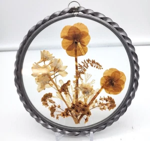 Schöne getrocknete gepresste Blumen im runden Glas- & Zinnrahmen - Bild 1 von 5