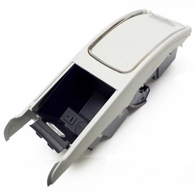 Consola central portavasos con bisel de puerta corredera titanio 2011-2013 Buick LaCrosse Foto 1 de 4