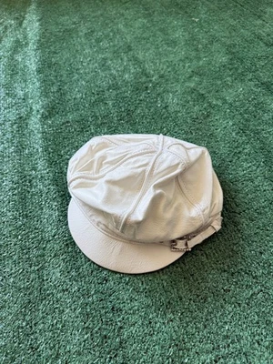 Chapéu branco Wilson Leather Maxima couro borgonha Newsboy fofo anos 2000 glam - Imagem 1 de 4