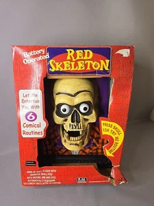 Decoración Halloween Rojo Esqueleto Hablando 15" Placa de Pared Animada Calavera Cara En Caja - Imagen 1 de 8