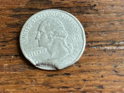 Unusual Mint Error  Partial Clipped Planchet 1999 Delaware Quarter - Image 1 of 4