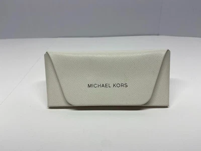 Estuche de vidrio Michael Kors de cuero blanco con cierre a presión pequeño 1,5" Foto 1 de 4