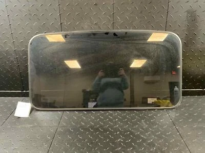 2007 - 2014 Chevy Suburban 1500 Sunroof Glass (Glass Only) Foto 1 de 2
