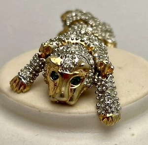Articulated Tiger Cat Shoulder Brooch Pin  Gold Tone w/Rhinestone Eyes Vintage - Picture 1 of 4
