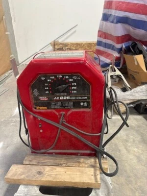 Soldador eléctrico Lincoln AC 225 Foto 1 de 2