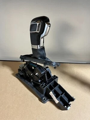 Ford F-150 Lariat 2017 2018 2019 2020 edición especial palanca de cambios costuras rojas Foto 1 de 4