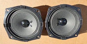 25MM79 PAIR OF SPEAKERS FROM EMERSON: 8 OHM 5 WATT, 5-1/8" X 4-1/2" X 1-1/2" OA - Picture 1 of 4