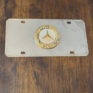 Vintage Mercedes Benz Gold Emblem Chrome Metal Front Plate Cover Car - Foto 1 di 6