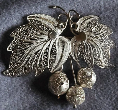 Broche argent massif 900  Feuilles & baies , fruits  Travail artisanal filigrane - Photo 1/4