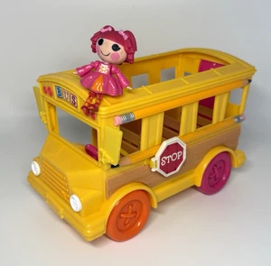 Mini autobús escolar amarillo MGA Entertainment Lalaloopsy Bea's con Tippy Tumbleina - Imagen 1 de 15
