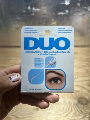 Adhesivo para pestañas DUO Striplash se seca invisiblemente 0,25 oz Foto 1 de 4