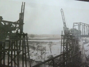 Altes antikes Foto Flussbrücke Baumaschinen - Bild 1 von 3