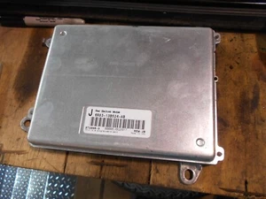 Jaguar S-Type Rear Electronic Control Module. 6R83-13B524-AB. 2006-2007 - Picture 1 of 2
