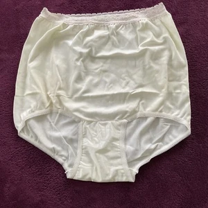 Vintage Lady Betty Ivory  Lace Trim Nylon/Spandex  Granny Panty Size XL NOS USA - Picture 1 of 6