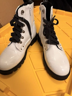 NEW - JUSTICE Big Girls Lug Bottom White High Ankle Boots - US Size 6, EU 38.5 - Image 1 of 4