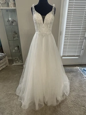 Vestido de novia Allure claro marfil con cuentas de encaje y tul, talla 10 Foto 1 de 4