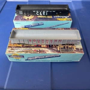 Lot of 2 Athearn HO scale Hopper Cars. No Covers . RTR. Southern & C&EI - Picture 1 of 5