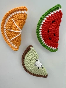 3er Set handgefertigte gehäkelte Obstscheiben Kühlschrankmagnete - Kiwi, Orange & Wassermelone - Bild 1 von 14