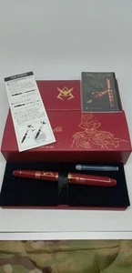 Pluma Estilográfica Premium Bandai Gundam Char Aznable Char's Limitada Japón Anime NUEVA - Imagen 1 de 6