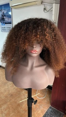 Pelucas rizadas rizadas de 18 pulgadas hechas a máquina con flequillo color ombre pelucas 200 % densidad Foto 1 de 4