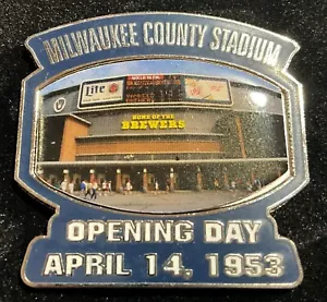 PIN FOTO CONMEMORATIVA DEL DÍA DE APERTURA DEL ESTADIO DEL CONDADO DE LOS CERVECEROS DE MILWAUKEE 1953 - Imagen 1 de 1