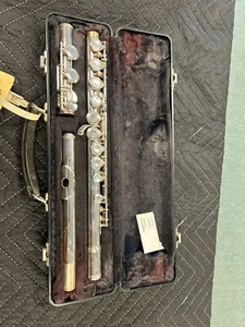 Armstrong 104 Student Flute - Picture 1 of 2